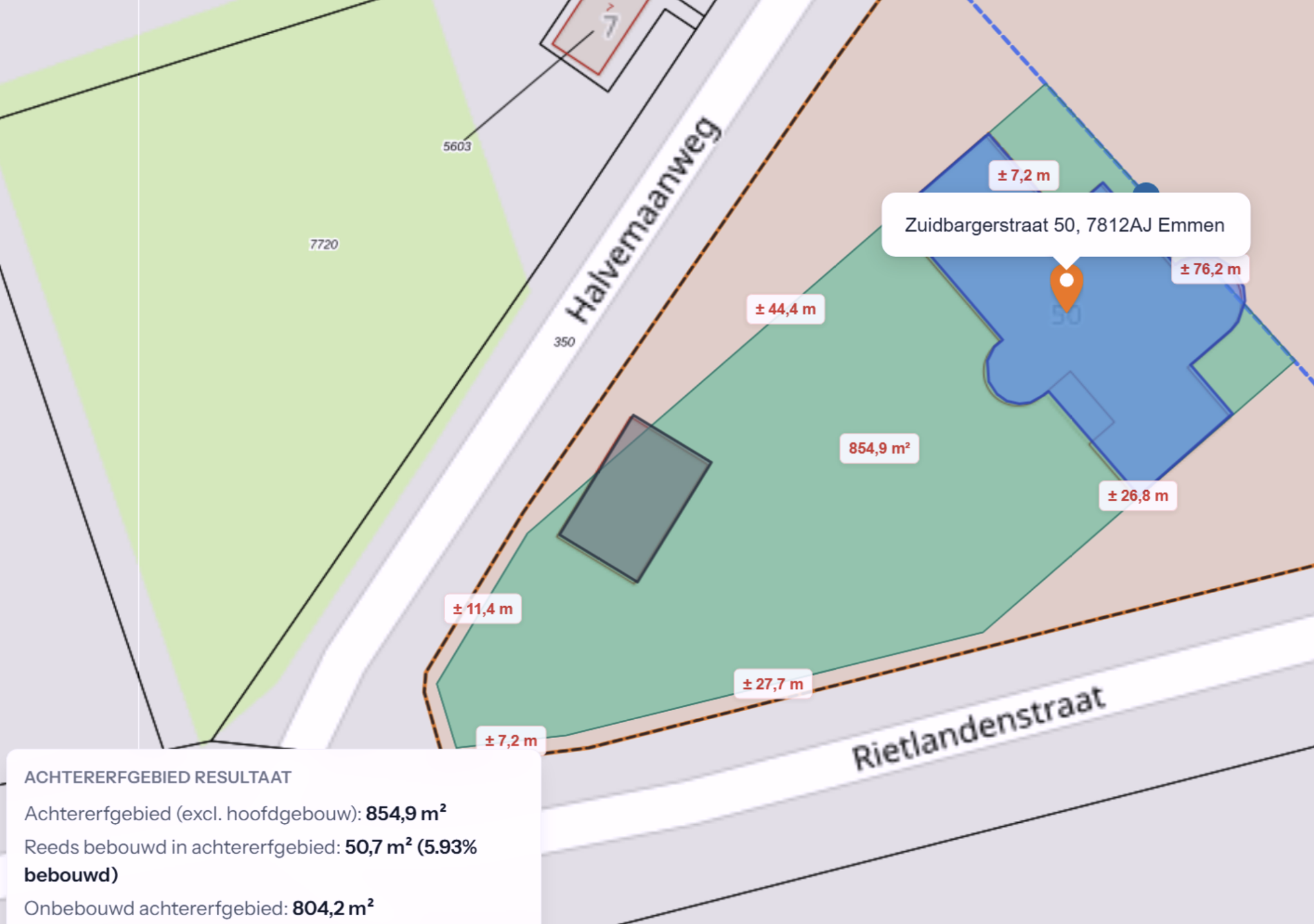 Met Vergunnex: hetzelfde perceel met automatisch berekend achtererfgebied, afstanden tot de grenzen en oppervlakten in vierkante meters.